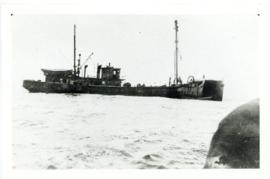 Photograph of the trawler Fabia attempting to salvage the sunken schooner Esperanto at Sable Island