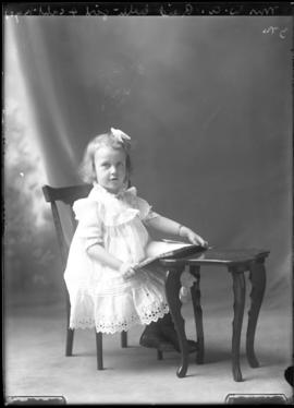 Photograph of Emma Elizabeth Reid, the daughter of Mrs. W.A Reid