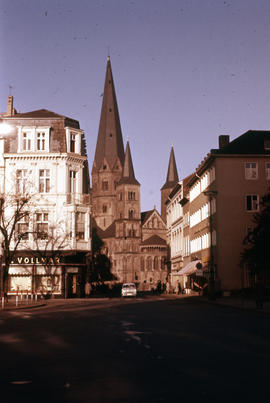 Photograph of the Bonn Minster, partially blocked