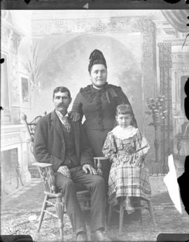 Photograph of family of Peanen?