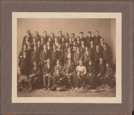 Photograph of the Dalhousie University arts students of 1904