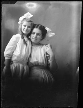 Photograph of Kathleen & Marguerite Waldren