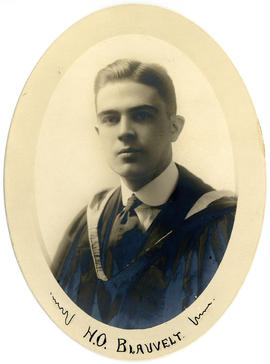 Portrait of Hugh Osmund Blauvelt : Class of 1918