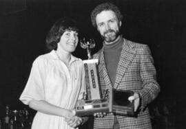 Photograph of Pam Currie and Al Yair : Award presentation