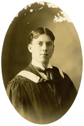 Portrait of Peter Winfred Smythe MacDonnell : Class of 1910