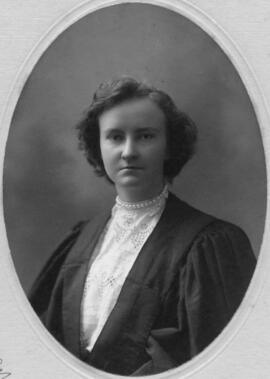 Photograph of Mary Estella Kerr : Class of 1907