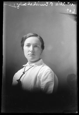 Photograph of Alice Pearl Cruikshanks