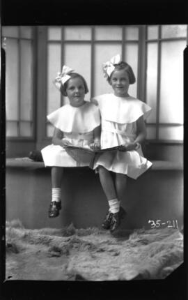Photograph of the daughters of Mrs. Keith Tanner