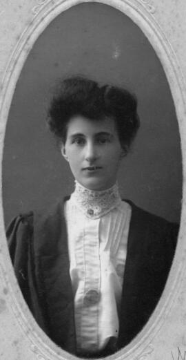 Photograph of Estella Mabel Burris : Class of 1904