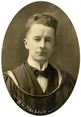 Portrait of Hugh Gordon MacLeod : Class of 1922