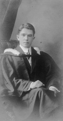 Photograph of Lewis Murdock Thompson : Class of 1910