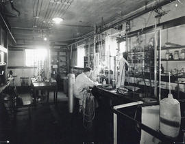 Photograph of a man in a chemical research laboratory in the Science Building
