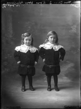 Photograph of the children of Mrs. Charles Ross