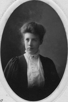 Photograph of Dora Guille Faulkner : Class of 1906