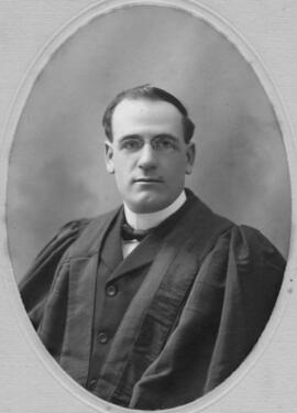 Photograph of Hector Francis MacRae : Class of 1907