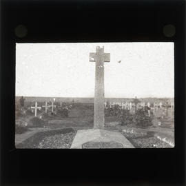 Photograph of Lieutenant General Sir Frederick Stanley Maude's grave