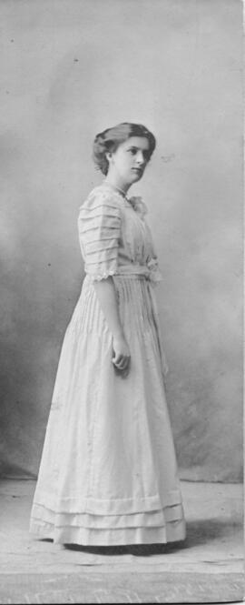 Photograph of Minnie Lenore Smith : Class of 1910
