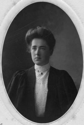 Photograph of Winifred Glen Barnstead : Class of 1906