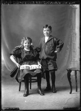 Photograph of  the children of Mrs. Dr. Robertson
