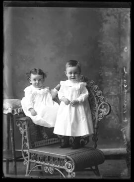 Photograph of the children of Mr. & Mrs. J.F. Muirhead