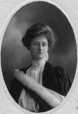 Photograph of Olive Muriel Hill : Class of 1906