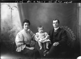 Photograph of Angus McIntosh & family
