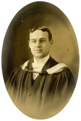 Portrait of Reginald MacKeen Saunders : Class of 1910