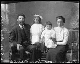 Photograph of Duncan Ross and family
