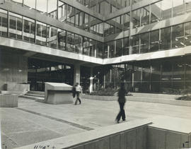 Photograph of the courtyard of the Killam Memorial Library
