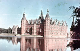 Photograph of Frederiksborg Castle (Slot), side view