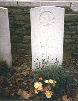 Photograph of Lieutenant Colonel T.H. Raddall, Sr.'s headstone and flowers