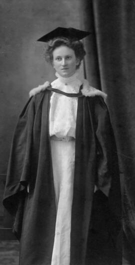 Photograph of Eliza Clara Walker : Class of 1909
