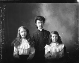 Photograph of the daughters of Hugh McDonald