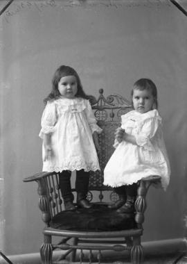 Photograph of twins Clara & Edna Cunningham