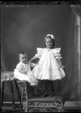 Photograph of the children of Hugh Munroe