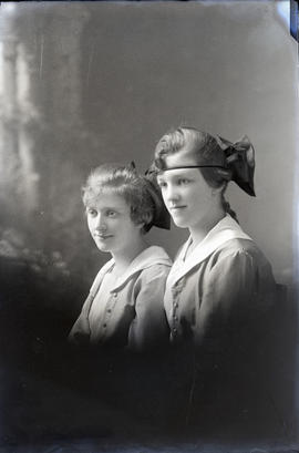 Photograph of Miss Jean Ross & her sister