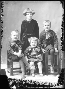 Photograph of Mrs. Elsworth Porter's children