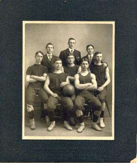 Middleton Basketball Team, 1908-1909