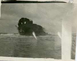 Photograph of the bow of the wrecked Skidby