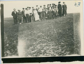 Photograph of a large group of unidentified persons on Sable Island