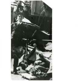Photograph of cable technician H.W. Higginson with victims of the Titanic