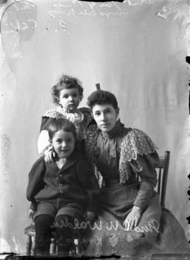 Photograph of Mrs. G. W. Waldren and children