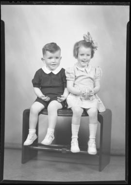 Photograph of the children of Mrs. Lester Hattie