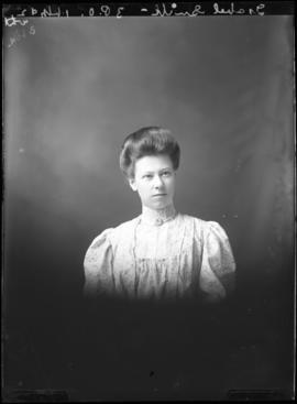 Photograph of Isabel Smith