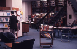 Photograph of the W.K. Kellogg Health Science Library magazine display