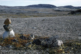 Photograph of a stone marker at Tellik Inlet, Northwest Territories