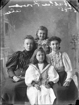 Photograph of Fraser, Hattie and her family