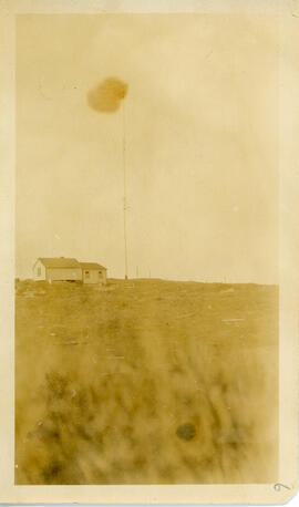 Photograph of the wireless station on Sable Island before its extension in 1918