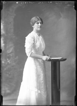 Photograph of Isabel McLeod