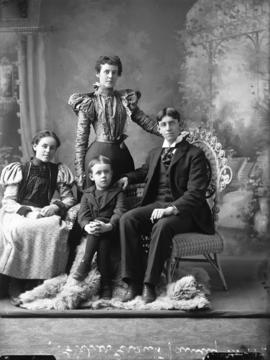 Photograph of Fisher Grant family